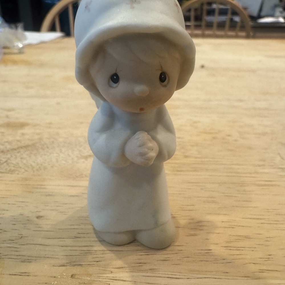 Enesco 1982 Porcelain Figurine - the First Noel